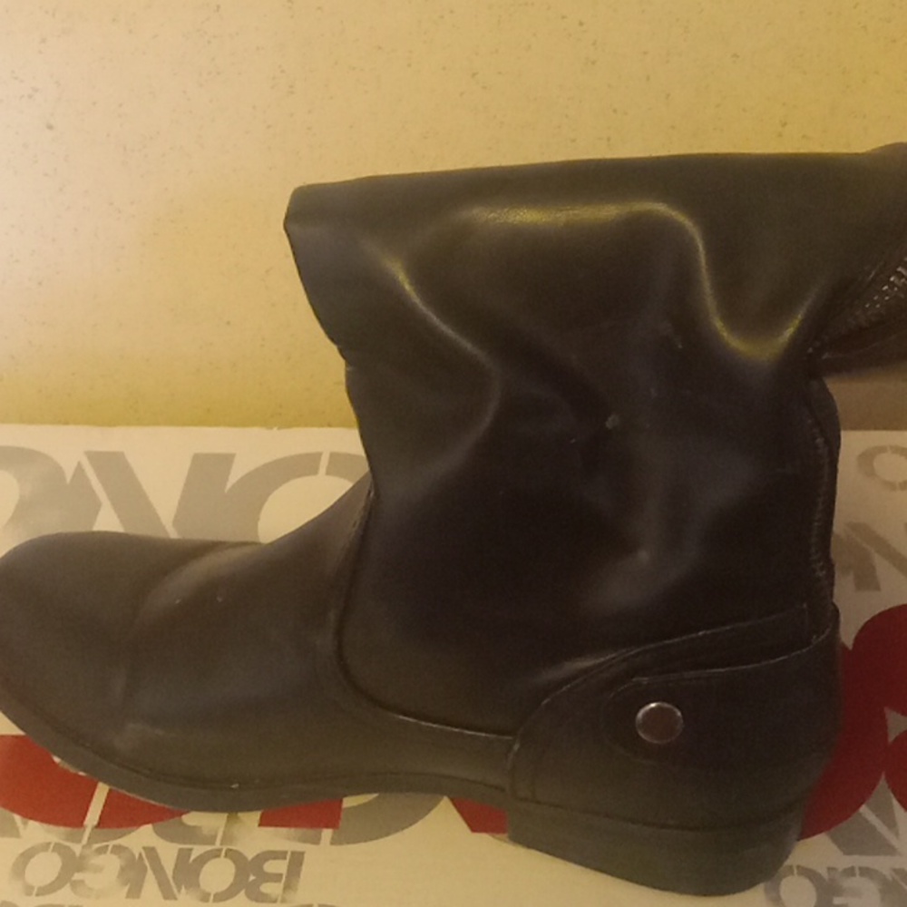 Womans Black zip up knee high boots